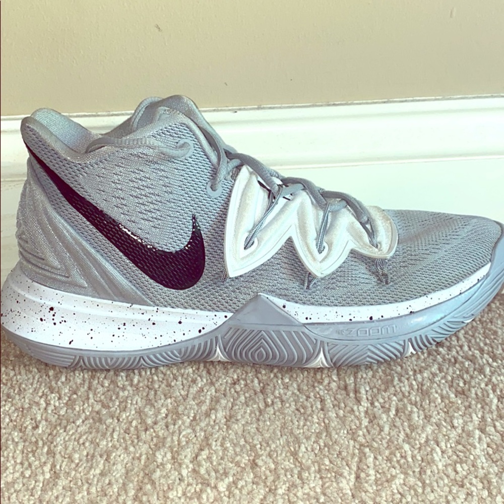 Kyrie 5 grey women’s basketball shoes